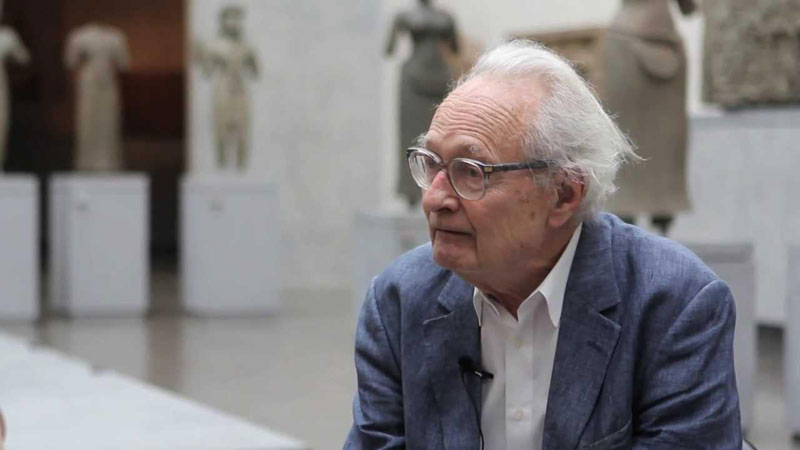 Le sinologue Léon Vandermeersch au Musée Guimet, à Paris en 2013. (Source : YouTube / Musée Guimet) 